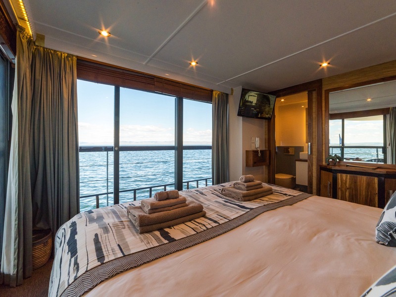 Main Deck 2 Adjustable Twin Beds
